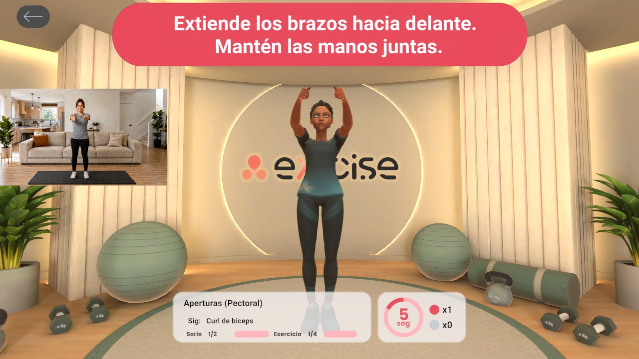 Pantalla real de eXRcise: la entrenadora virtual corrige el ejercicio en tiempo real